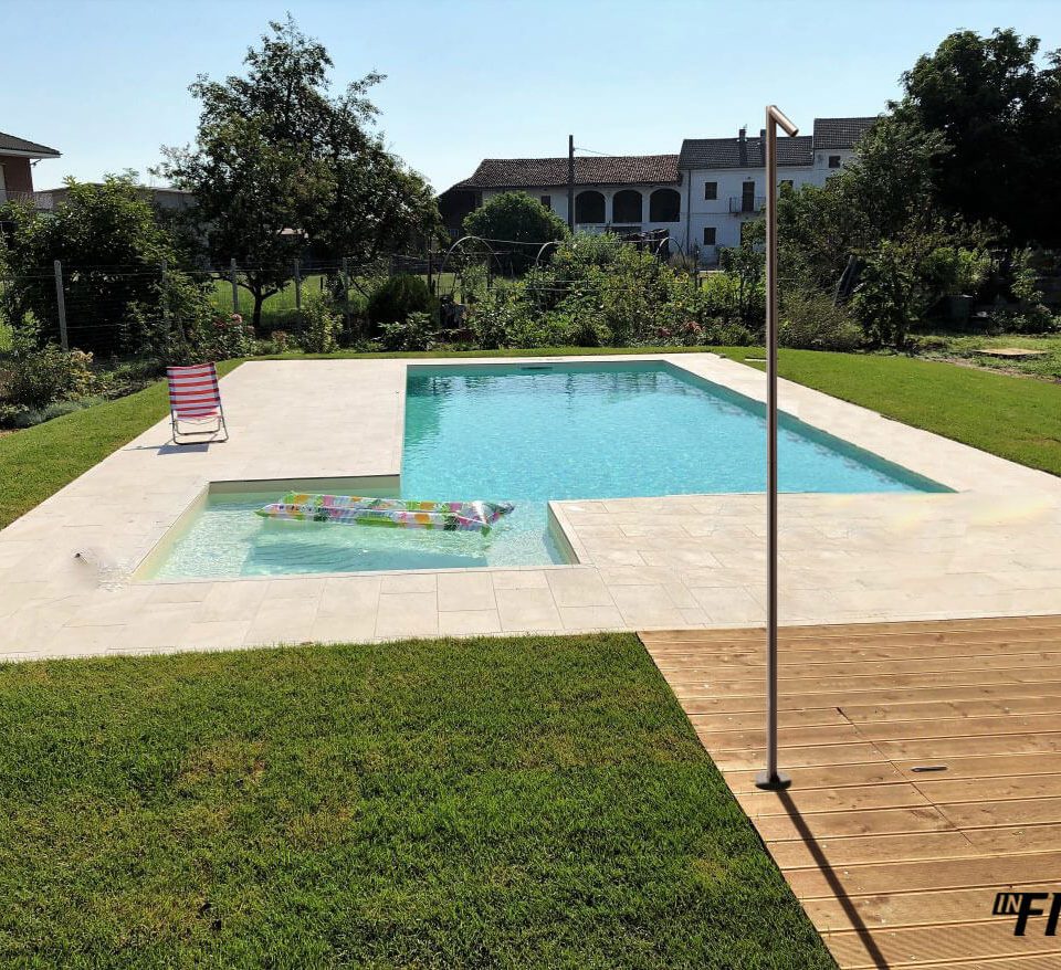 Installazione colonna doccia inFINE a bordo piscina