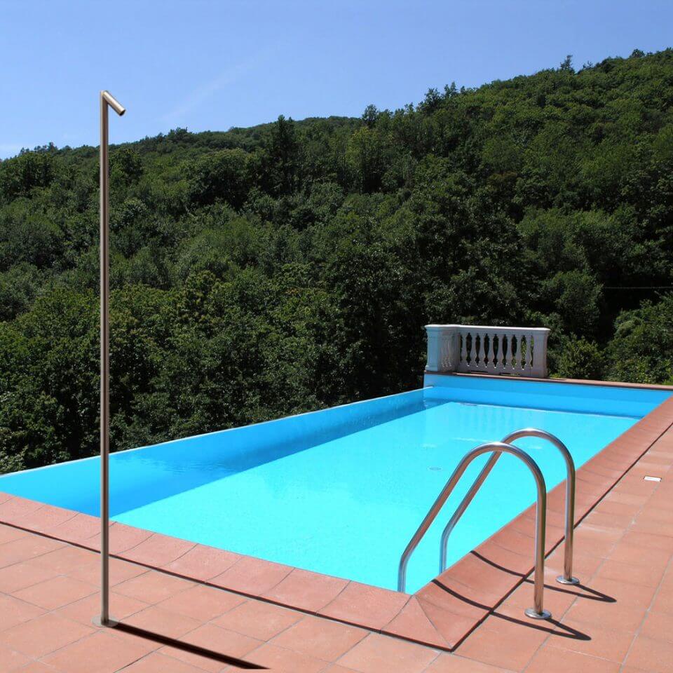 Installazione colonna doccia inFINE a bordo piscina